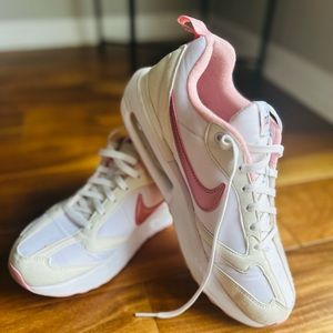 Nike women’s sneakers